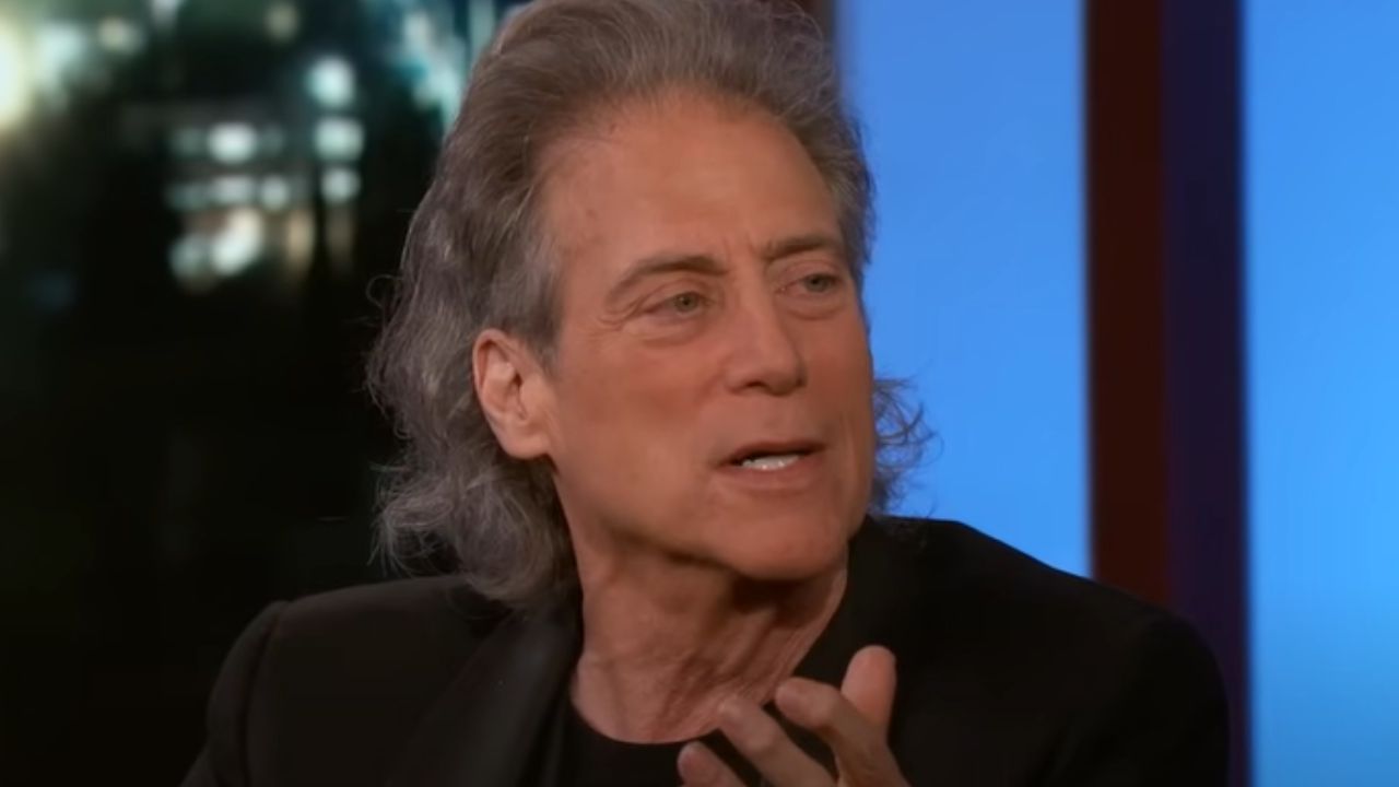 Heartbreak in Hollywood: NBA Icon Richard Lewis, Comedy Legend, and Knicks Superfan, Passes Away at 76