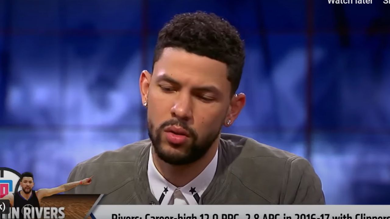 "Austin Rivers Sparks Controversy: NBA Veteran Challenges Vince Carter's Legacy, Ignites Fervent Debate"